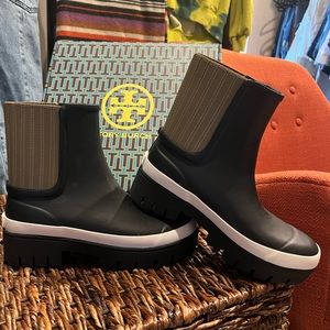 Tory Burch size 6 Hurricane Boot black/olive new in box